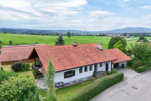 Großzügiges Einfamilienhaus mit Einliegerwohnung und traumhaftem Panoramablick in Oberhausen