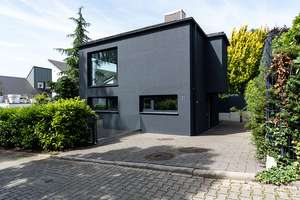 Außergewöhnliches und freistehendes Designerhaus an der Illoshöhe im KfW-55-Standard
