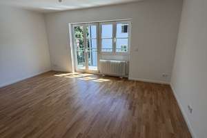 Erstbezug nach umfassender Sanierung – hochwertige 2-Zimmer-Wohnung mit zwei Balkonen in Nymphenburg