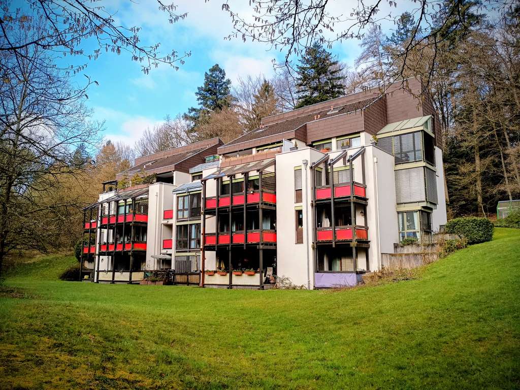Immobilie in Karlsbad - Wohnung in Langensteinbacher Waldrandlage mit Balkon, Terrasse und Tiefgaragenstellplatz - Bild 0