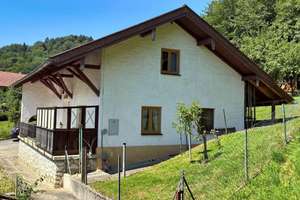 "IHR RÜCKZUGSORT IM GRÜNEN - Haus mit Potential in idyllischer Hanglage ! " – Die vollständige Adresse der Immobilie erhältst du vom Anbieter., 83317 Teisendorf – Vorschaubild 2