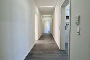 Kernsanierte Drei-Zimmer-Wohnung mit Balkon in attraktiver Innenstadtlage in Schweinfurt – Die vollständige Adresse der Immobilie erhältst du vom Anbieter., 97421 Innenstadt, Schweinfurt – Vorschaubild 2