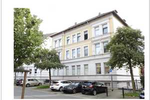 Ansprechende und modernisierte 4-Zimmer-Hochparterre-Wohnung in Braunschweig – Riedestraße 12, 38102 Braunschweig – Vorschaubild 1