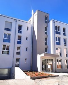 *Neuwertiges Mehrfam.-Haus, Aufzug u. gut vermietet!*
-Ohne Renovierungsstau-!