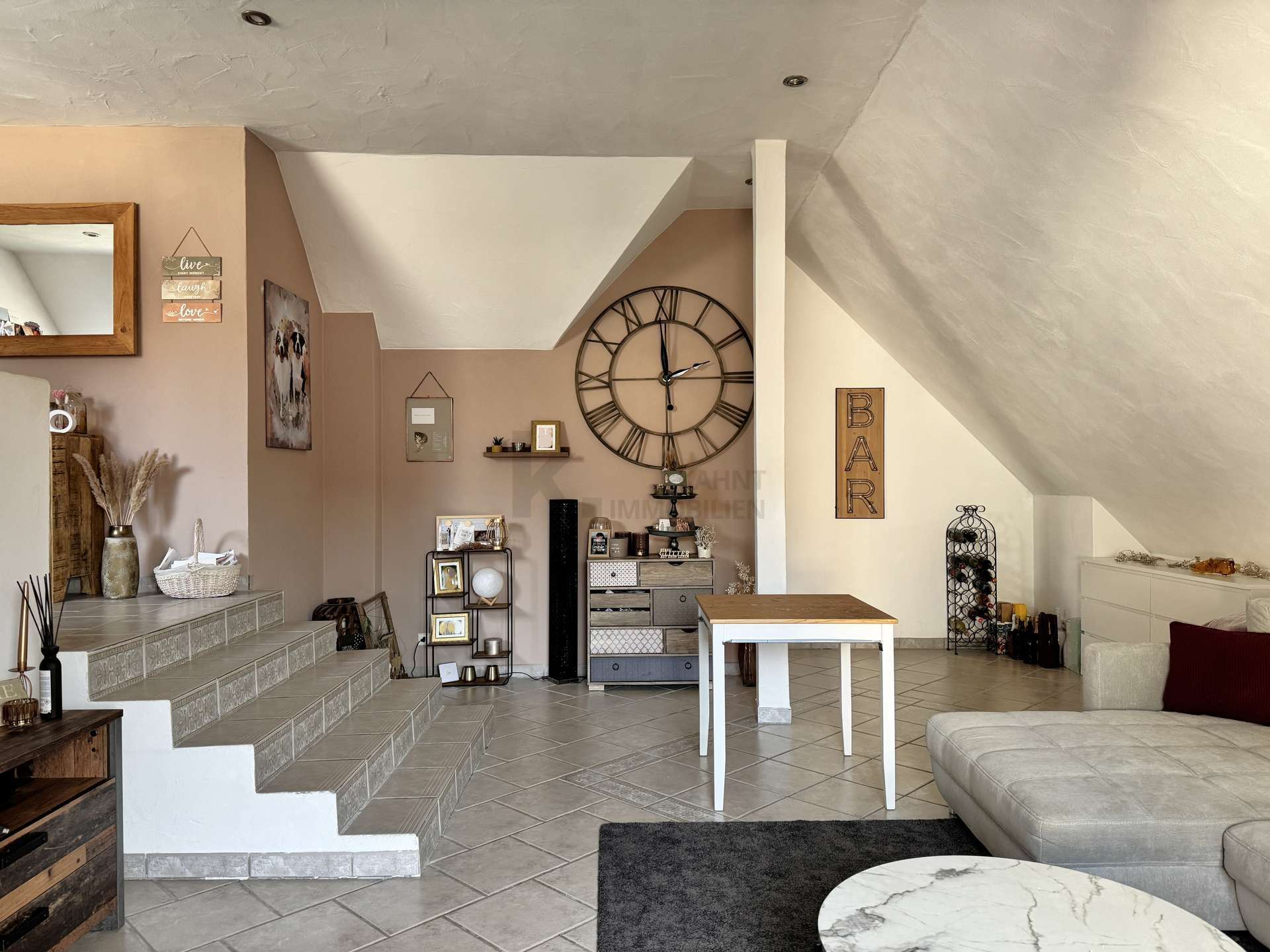 Immobilie in Oberhausen-Rheinhausen - EINZIGARTIGES WOHNERLEBNIS - GROßZÜGIGE MAISONETTE WOHNUNG AUF 3 EBENEN - Bild 12