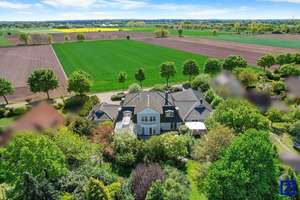 Villa mit Schwimmbad und parkähnlichem Garten in Feldrandlage – Die vollständige Adresse der Immobilie erhältst du vom Anbieter., 28844 Weyhe – Vorschaubild 2