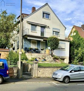 Wohnen und Investieren: Mehrfamilienhaus mit Wachstumspotenzial in Gerbrunn!