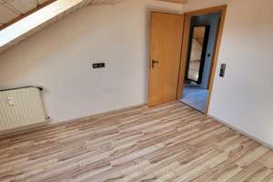 Wohnen mit Charakter: Drei-Zimmer-Dachgeschosswohnung in Reckendorf – Greifenklaustraße 6, 96182 Reckendorf – Vorschaubild 11
