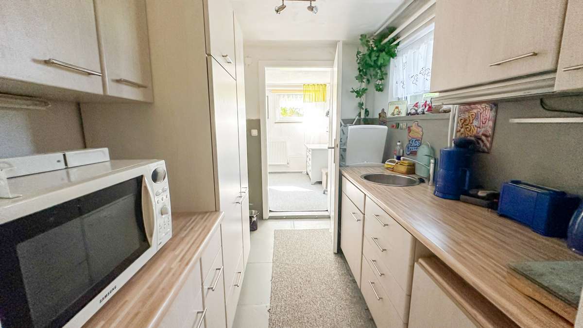 Immobilie in Barth - Großzügiger Bungalow mit Einliegerwohnung, Sauna und sonniger Südterrasse in ruhiger Lage von Barth - Bild 3