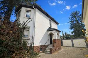 Ein Zuhause zum Verwirklichen – Freistehendes Einfamilienhaus mit Garten – Die vollständige Adresse der Immobilie erhältst du vom Anbieter., 68519 Viernheim – Vorschaubild 2