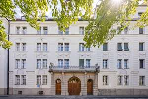 Denkmal-Juwel in Sendling: Luxuriöse ca. 220 m² Wohnung mit separatem Apartment und Garten