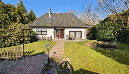 Bild von Celle Altenhagen - Perfekt für Groß und Klein: Einfamilienhaus mit Garten, Vollkeller & 2 Bädern