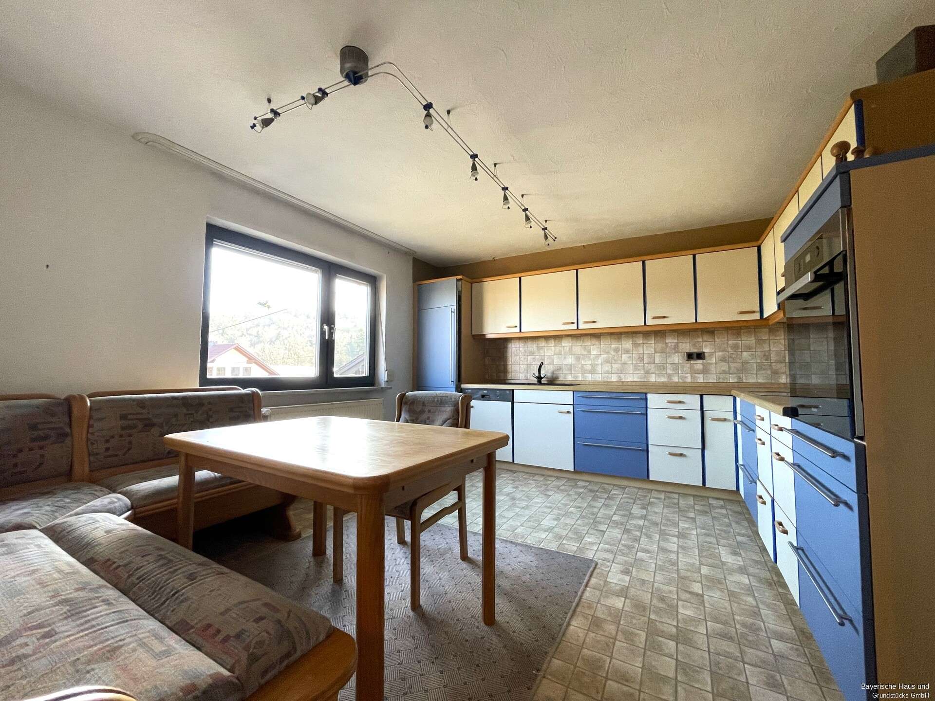 Immobilie in Winzer - Schönes Zweifamilienhaus mit Garten - familienfreundlich & vielseitig! - Bild 11