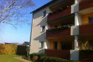 Moderne helle 3 ZKB Whg. mit Balkon und EBK in guter Lage. – Sperlingstr. 32a, 33607 Mitte, Bielefeld – Vorschaubild 1