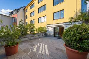Ein Zuhause, zwei Optionen: 6-Zimmer-Wohnung mit XXL Terrasse, inkl 3 Garagen & Teilungspotenzial