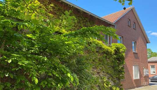 Bild von Topzentral gelegenes Wohnhaus mit optionaler, gewerblicher Verwendung sowie Keller und Garage