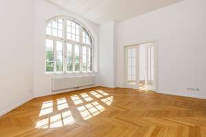Joli Coeur- Helle Altbauwohnung mit moderner Ausstattung & Stellplatz in ruhigem Denkmal-Ensemble – Die vollständige Adresse der Immobilie erhältst du vom Anbieter., 14059 Charlottenburg, Berlin – Vorschaubild 2