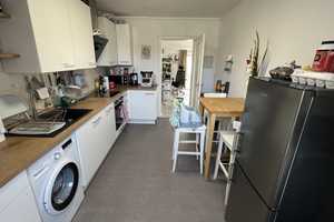 Stilvolle 2-Zimmer-Dachgeschosswohnung mit Balkon - urbanes Wohnen im Herzen von D-Flingern  – Ackerstraße 113a, 40233 Düsseldorf – Vorschaubild 2