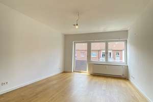 Großzügige 1 Zimmerwohnung mit offener Einbauküche und Balkon zu vermieten