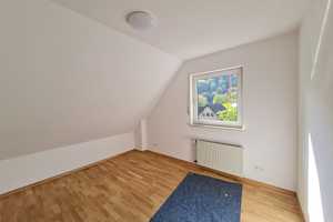 ***Hell renovierte Dachgeschosswohnung mit neuer Einbauküche in Andernach - Namedy*** – 56626 Mayen-Koblenz (Kreis) – Vorschaubild 3