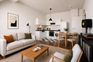 Helle Dachgeschosswohnung mit Terrasse in der Nähe des Boxhagener Platzes – Die vollständige Adresse der Immobilie erhältst du vom Anbieter., 10245 Friedrichshain, Berlin – Vorschaubild 3