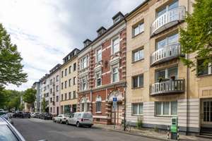 * Dachgeschosswohnung in Pempelfort * - auch für WG-geeignet