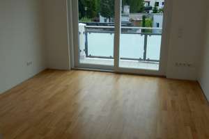 Neuwertige + sonnige 2 Zi., Lift, gr. SW- Balkon, EBK, barrierefrei, TG Einzelstellplatz – Hochriesstrasse 8, 81671 Berg am Laim Ost, München – Vorschaubild 7