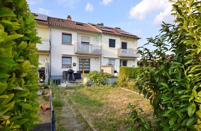 Wohnen in Ortsrandlage: Reihenmittelhaus mit Gestaltungsspielraum