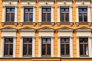 Provisionsfrei! Kreuzberg draußen. Ruhe drinnen. Helle 4-Zimmer-Altbauwohnung am Oranienplatz!