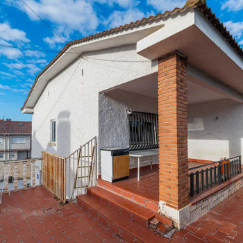 INMOBILIARIA TAGONIA bietet EXKLUSIV eine Villa in privilegierter Lage zum Verkauf an.