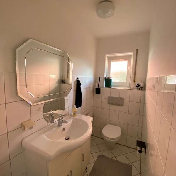 *** Großzügige, helle 5-Zimmer-Erdgeschoss-Wohnung mit Terrasse und Gemeinschaftsgarten ****