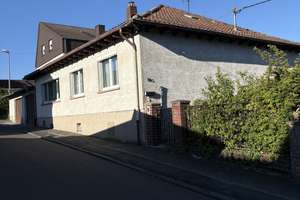 Stilvoller Bungalow auf herrlichem Grundstück in Wiesbaden-Nordenstadt