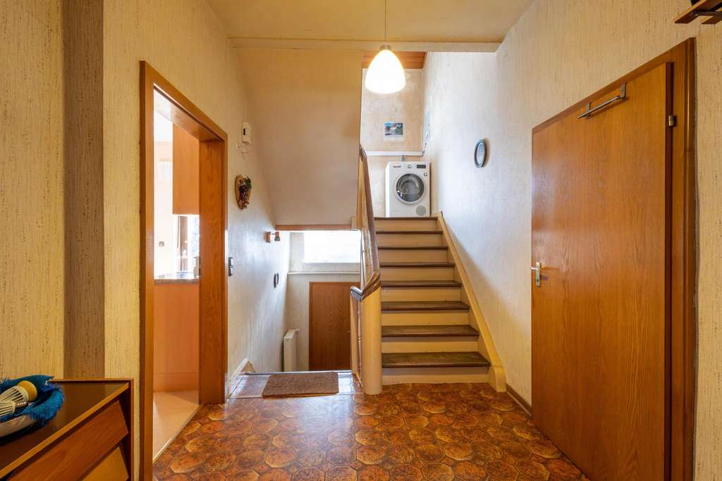 Immobilie in Waldmohr - Wohn- und Geschäftshaus mit vermieteter Gewerbeeinheit - Bild 2