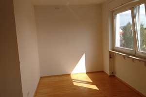 Urbane Oase am Stadtgarten: 4,5 Zimmer  Penthouse mit  45qm Dachterrasse,  Panoramafenstern  & Kamin – Die vollständige Adresse der Immobilie erhältst du vom Anbieter., 76137 Südstadt, Karlsruhe – Vorschaubild 18