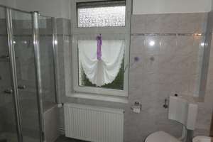 + schöne Wohnung mit Balkon in Grumme in einem Dreifamilienhaus + – Prattwinkel 35, 44807 Grumme, Bochum – Vorschaubild 2