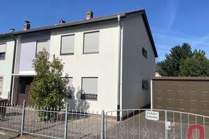 Ruhig & zentral: Sonniges 2-Familienhaus mit Garten, Garage und Terrasse in top-Lage