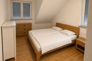 Schönes und neuwertiges 5-Zimmer-Reihenendhaus mit gehobener Innenausstattung in Brackenheim – Die vollständige Adresse der Immobilie erhältst du vom Anbieter., 74336 Brackenheim – Vorschaubild 2