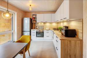 Möbliert: Besondere Wohnung mit viel Holzelementen – Die vollständige Adresse der Immobilie erhältst du vom Anbieter., 81825 Berg am Laim Ost, München – Vorschaubild 2