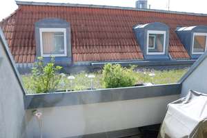 Modernisierte, helle, große 2-Zi-Wohnung mit Loggia + Einbauküche in Fürth Popp., 01.05./01.06.