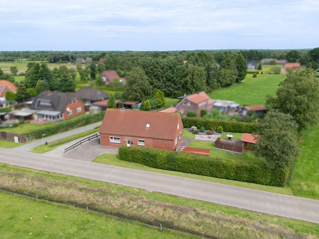 Immobilie in Südbrookmerland - Großzügiges Wohnhaus in zentraler Lage von Moordorf - Bild 1