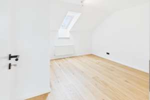 Wohnkomfort auf zwei Etagen – Elegante Maisonette mit Balkon – Die vollständige Adresse der Immobilie erhältst du vom Anbieter., 80807 Milbertshofen, München – Vorschaubild 14