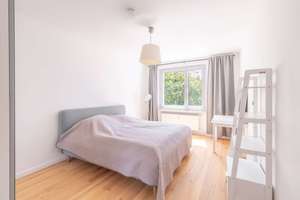 City-Traum mit Südbalkon, großen Räumen und Ausblick zum Verlieben! – Die vollständige Adresse der Immobilie erhältst du vom Anbieter., 10243 Friedrichshain, Berlin – Vorschaubild 4