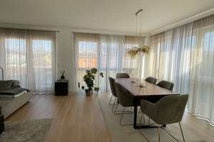 220 m² Haus im Zentrum von Lappersdorf: 3 Schlafzimmer, 2 Bäder, Gäste-WC, Hobbyraum, Garage, Garten