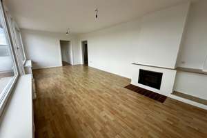 Schwachhausen umfangreich modernisierte 2,5 Zi. DG-Whg. m. Dachterrasse und Kamin, EBK und Bad neu – Die vollständige Adresse der Immobilie erhältst du vom Anbieter., 28213 Neu-Schwachhausen, Bremen – Vorschaubild 2