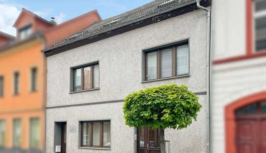 Bild von Wohnen und Arbeiten unter einem Dach: Charmantes Zweifamilienhaus mit Gewerbeeinheit in Meerane