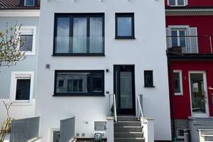 Exklusiv kernsaniertes Reihenhaus mit Dachterrasse in zentraler Lage von Lörrach