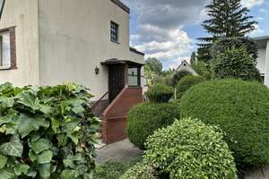 Viel Platz für den Alltag in diesem Einfamilienhaus in Berlin-Buckow – Die vollständige Adresse der Immobilie erhältst du vom Anbieter., 12351 Buckow, Berlin – Vorschaubild 3
