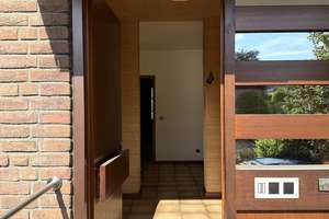Freistehendes Einfamilienhaus mit Ausbaupotenzial im Dachgeschoss in ruhiger Lage von Krefeld – Die vollständige Adresse der Immobilie erhältst du vom Anbieter., 47802 Traar, Krefeld – Vorschaubild 2