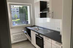 Reinkommen und Wohlfühlen: 3-Zi.-Wohnung in zentraler Lage mit Einbauküche – Weitmarer Str. 145, 44795 Bochum – Vorschaubild 2