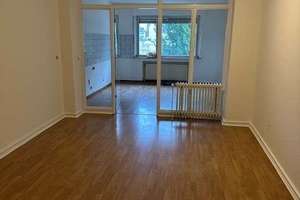 Attraktive Terrassenwohnung in zentraler Top-Lage mit urbanem Flair – Barbarossastraße 26, 41061 Gladbach, Mönchengladbach – Vorschaubild 1